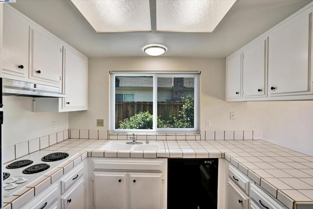 3432 Barmouth Dr, Antioch CA: https://media.crmls.org/mediaz/8d2a8afb-459c-4383-b2f5-5e14c2909d35.jpg