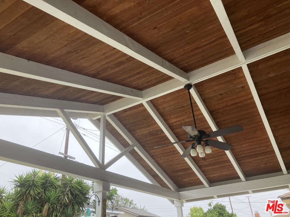 https://media.crmls.org/mediaz/8d2ad077-ad51-4fb5-abb4-0b364e4577dc.jpg?preset=X-Large