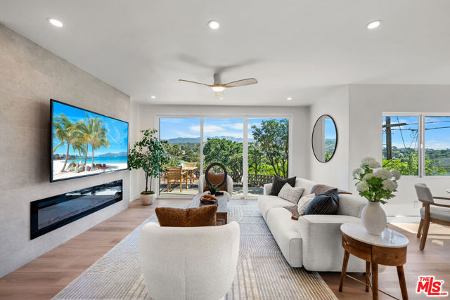 3260 Sagamore Way, Los Angeles CA: https://media.crmls.org/mediaz/8d2be6f4-741d-4c25-bc4d-1afcdce7b078.jpg