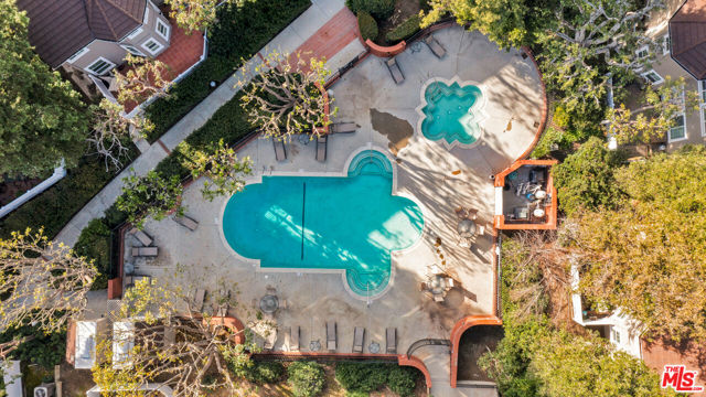 20950 Oxnard Street, Woodland Hills CA: https://media.crmls.org/mediaz/8d2bfcfc-e5f5-440f-9b56-6146fa243830.jpg