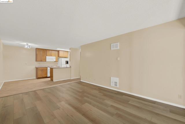 Image 13 of 32 For 85 Vernon St  102