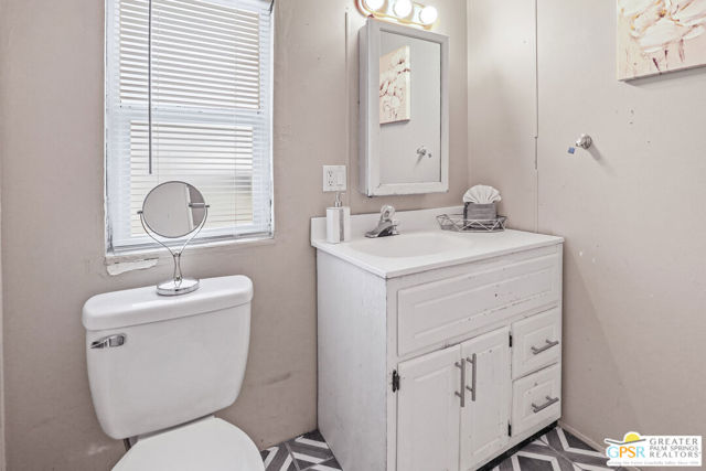 17555 Corkill Rd, Desert Hot Springs CA: https://media.crmls.org/mediaz/8d2d0936-85c4-49aa-a30b-3a3b45f1f504.jpg