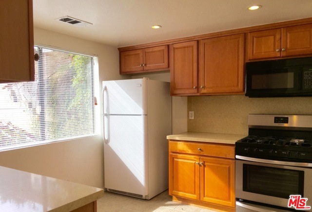 3712 Evans Street, Los Angeles CA: https://media.crmls.org/mediaz/8d2d3d11-50fb-4fb1-998e-29178f968eb5.jpg