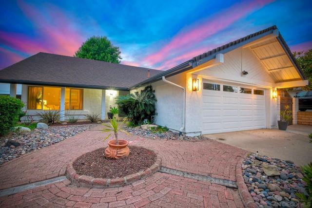 7219 Mimosa Dr, Carlsbad CA: https://media.crmls.org/mediaz/8d2d5897-67bc-4469-aed1-efbe57341680.jpg