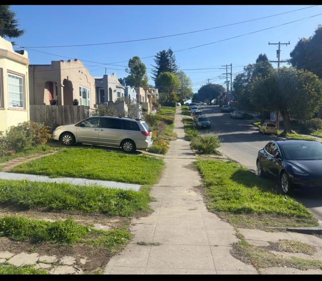 3050 22nd Avenue, Oakland CA: https://media.crmls.org/mediaz/8d2d8b19-5d63-4a92-859c-933a692e500b.jpg