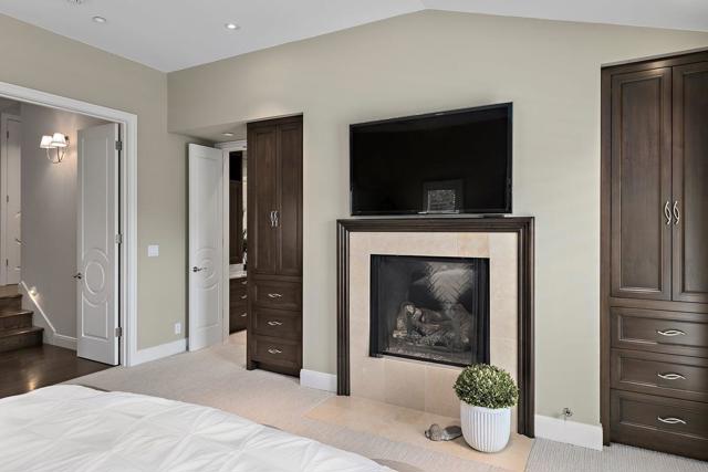 19 Susan Gale Court, Menlo Park CA: https://media.crmls.org/mediaz/8d2e54bf-0c8e-4745-9a99-a687204b93e9.jpg