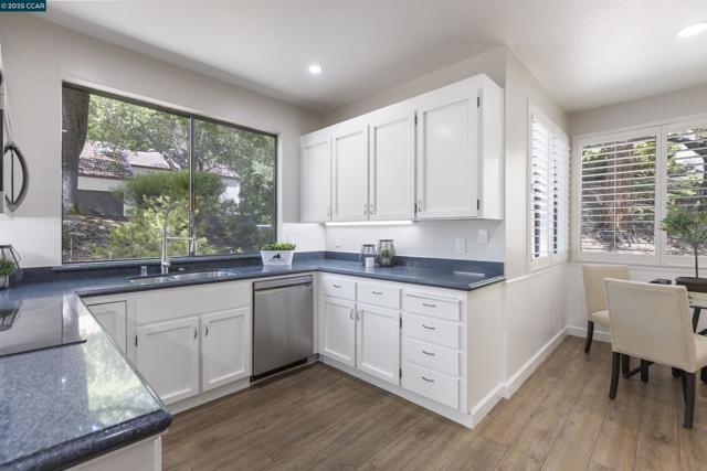 1285 Avenida Sevilla, Walnut Creek CA: https://media.crmls.org/mediaz/8d2e9026-9694-4bee-93c2-2ead7f25426b.jpg
