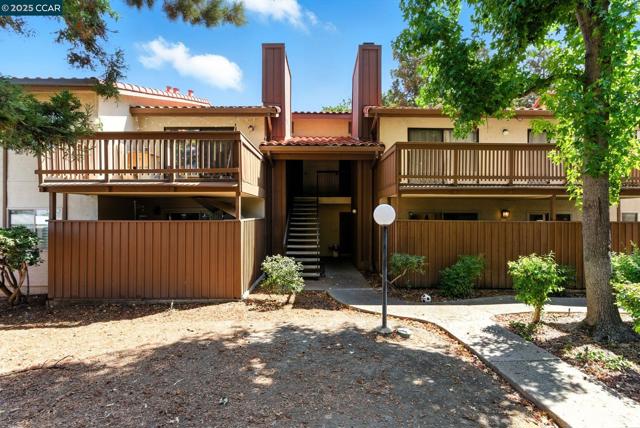 2055 Sierra Rd, Concord CA: https://media.crmls.org/mediaz/8d2eb656-ea85-49be-836d-6ad8f668a19f.jpg