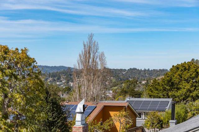 2044 Fairmont Drive, San Mateo CA: https://media.crmls.org/mediaz/8d2ee3de-a12c-49ad-b989-a6916523d61e.jpg