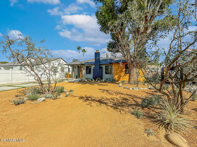 7530 Gaviota Avenue, Lake Balboa CA: https://media.crmls.org/mediaz/8d2f1199-24f3-4d71-8680-8b5a1ed91b4e.jpg