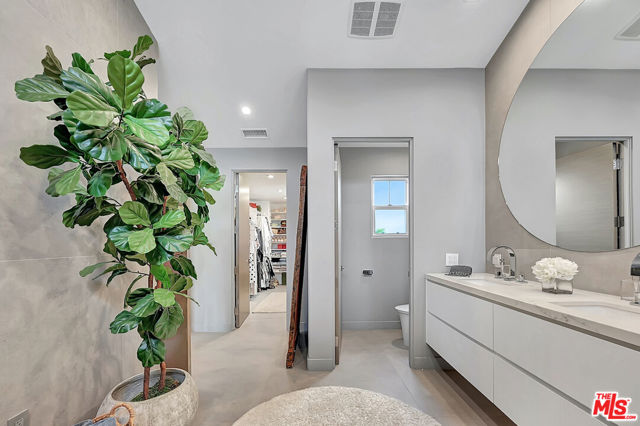 6442 Lunita Road, Malibu CA: https://media.crmls.org/mediaz/8d2f2312-ef86-4aea-b0f2-5ceab9f24453.jpg