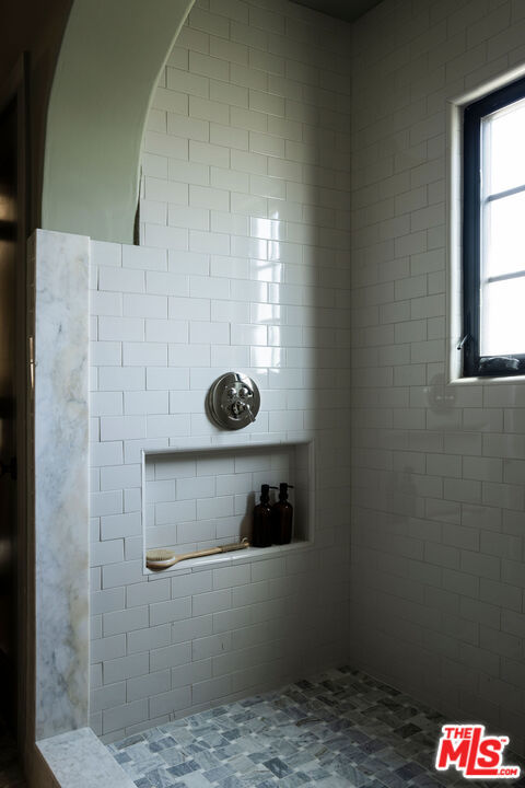 https://media.crmls.org/mediaz/8d2f74d2-03bf-4500-a401-e643ef2a2f7f.jpg?preset=X-Large