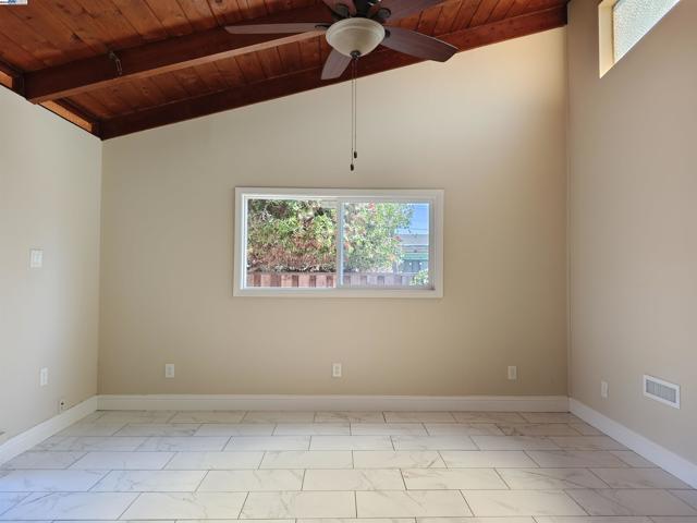 522 Lagunitas Lane, Hayward CA: https://media.crmls.org/mediaz/8d2f914d-5982-4819-a5ac-525314fa3a13.jpg