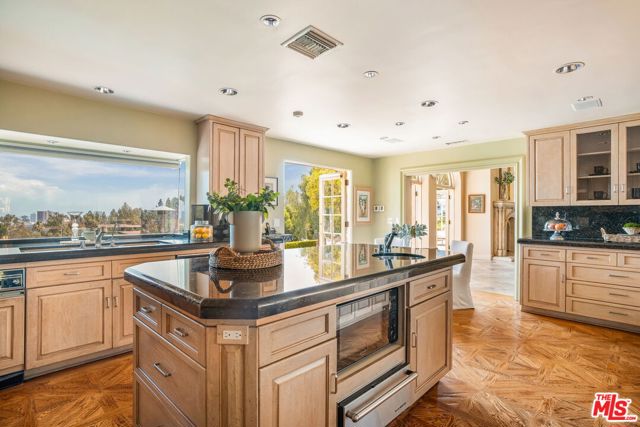 10820 Ambazac Way, Los Angeles CA: https://media.crmls.org/mediaz/8d2f9973-5a11-4b04-9614-80ddc144f665.jpg