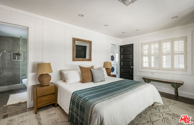 3831 Fernwood Avenue, Los Angeles CA: https://media.crmls.org/mediaz/8d30368b-debf-40f0-ae18-d60fed81a156.jpg