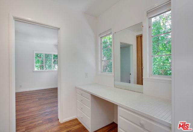 10321 Chrysanthemum Lane, Los Angeles CA: https://media.crmls.org/mediaz/8d3049de-e820-4229-88bd-c3ece3d27a6e.jpg