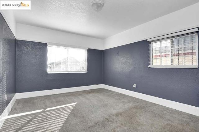 5540 E 17Th St, Oakland CA: https://media.crmls.org/mediaz/8d30838d-0655-4bef-a162-4c061773cc06.jpg
