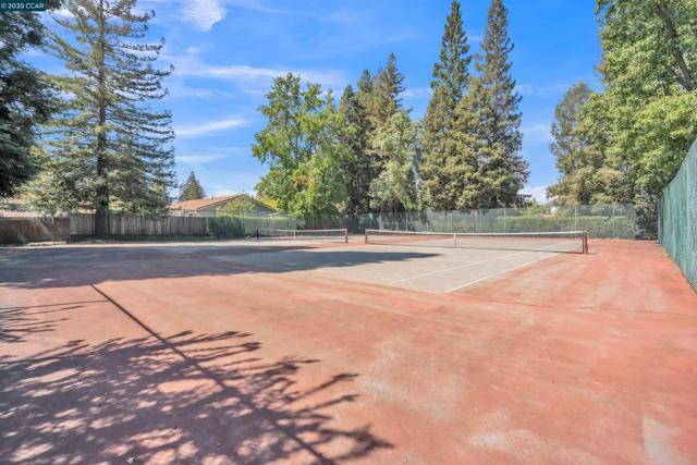 890 Camelback Pl, Pleasant Hill CA: https://media.crmls.org/mediaz/8d30962c-e516-475a-bb08-96cca8355c7a.jpg