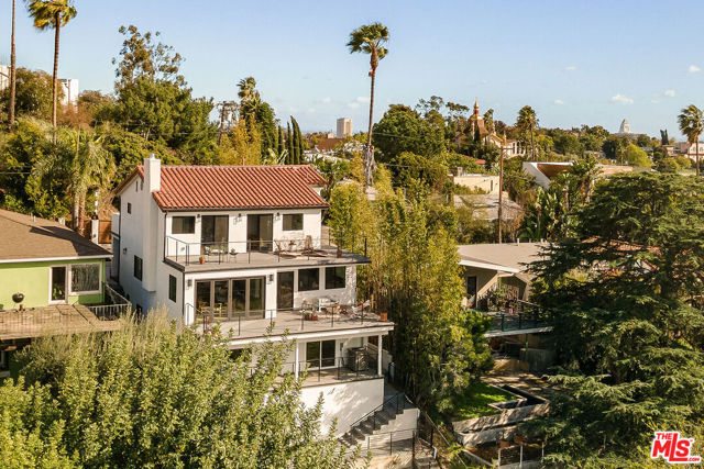 1615 Sargent Place, Los Angeles CA: https://media.crmls.org/mediaz/8d30ca42-9ade-4f0a-bcf9-aafe1273114b.jpg