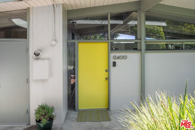 12400 Deerbrook Lane, Los Angeles CA: https://media.crmls.org/mediaz/8d319d71-7077-432c-9702-c74e6ed22789.jpg