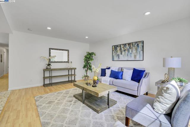 40652 Encanto Way, Fremont CA: https://media.crmls.org/mediaz/8d31ad2d-7944-416e-b500-5eb24e9535b9.jpg