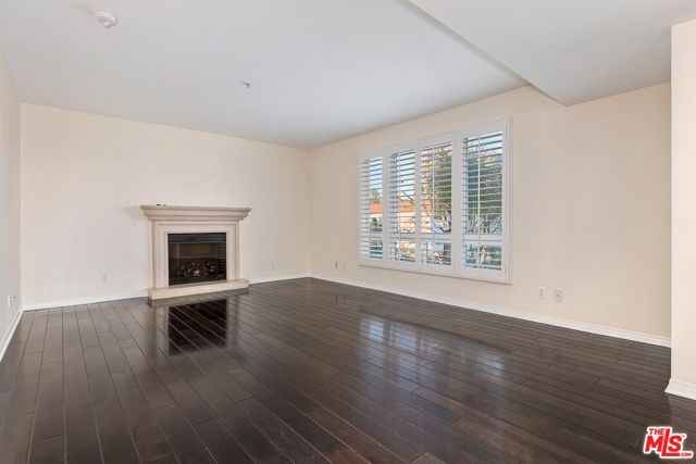 1257 Brockton Avenue, Los Angeles CA: https://media.crmls.org/mediaz/8d3273f3-2a5a-448a-994e-3382493f4f64.jpg