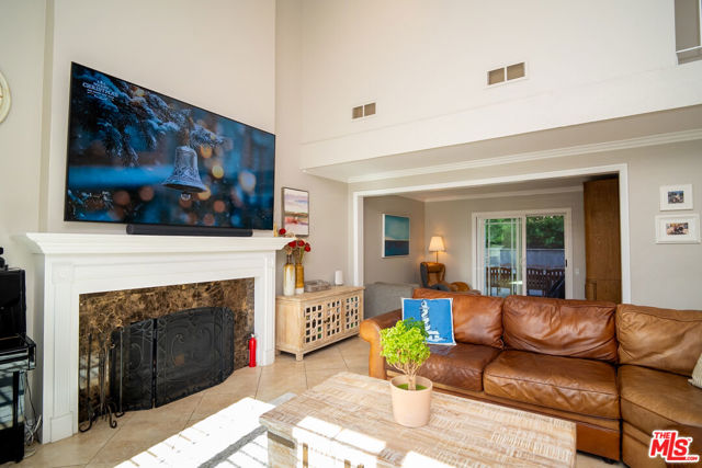 879 Shadowgrove Street, Brea CA: https://media.crmls.org/mediaz/8d3280fd-bda5-4697-95df-752d81729a44.jpg