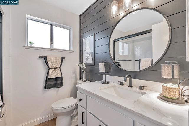 4 Mt Wilson Way, Clayton CA: https://media.crmls.org/mediaz/8d32ec5c-24e6-4a62-94cb-494283371e31.jpg