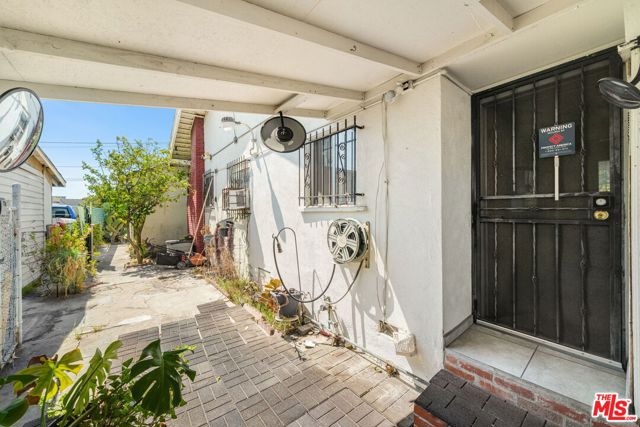 414 N Ditman Avenue, Los Angeles CA: https://media.crmls.org/mediaz/8d330c4e-2b01-419b-9e4f-75a9e2e25069.jpg
