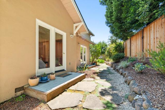 3135 Mar Vista Drive, Aptos CA: https://media.crmls.org/mediaz/8d3379bf-0319-47dc-a35d-c5877d24fe3d.jpg