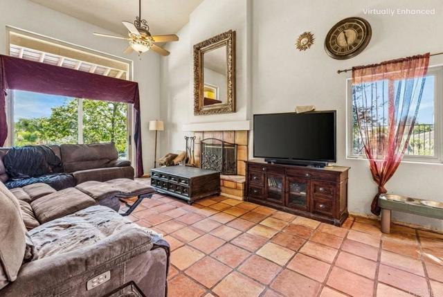 Detail Gallery Image 14 of 51 For 1147 Sea Larke Dr, Fallbrook,  CA 92028 - 4 Beds | 2/1 Baths