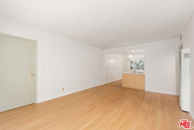 8335 W Manchester Avenue, Playa del Rey CA: https://media.crmls.org/mediaz/8d33c9e6-4a0f-4771-b160-3d42d40b1054.jpg