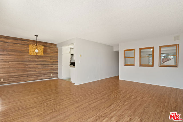 5950 Buckingham, Culver City CA: https://media.crmls.org/mediaz/8d33f014-dd31-4b71-9fdb-c4eec322cef4.jpg