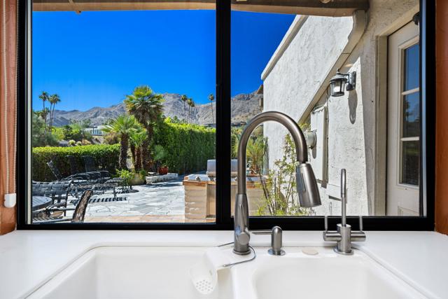 40480 Via Entrada, Rancho Mirage CA: https://media.crmls.org/mediaz/8d3434a1-359d-4c82-814a-861ad454c81c.jpg