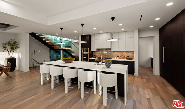 Drew Fenton | 505 Barrington Avenue Los Angeles CA | MLS: 7255319