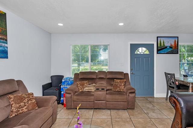 1005 W 8th Street, Merced CA: https://media.crmls.org/mediaz/8d350e07-7b72-4bbc-a499-29493499b7ee.jpg
