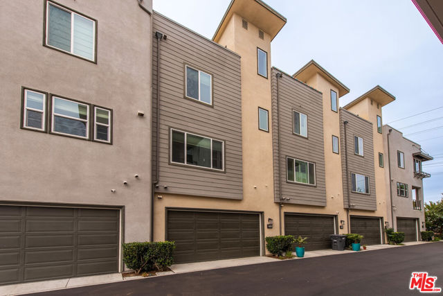 516 E Imperial Avenue, El Segundo CA: https://media.crmls.org/mediaz/8d3561bc-ea9d-4984-986e-9936b0333483.jpg