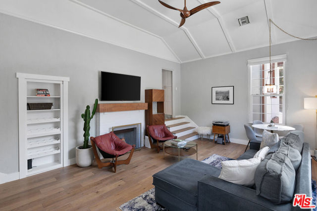 2059 Laurel Canyon Boulevard, Los Angeles CA: https://media.crmls.org/mediaz/8d36b76d-a715-4374-9aee-712a5085725c.jpg