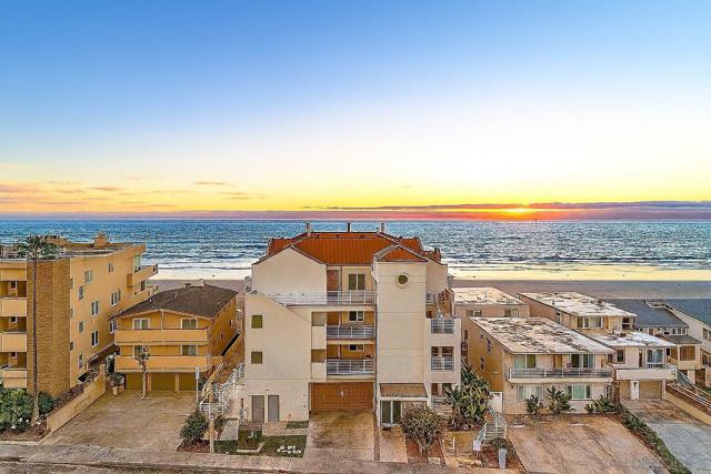 1362 Seacoast Dr, Imperial Beach CA: https://media.crmls.org/mediaz/8d36f960-8b2a-4064-a028-2692c2be0761.jpg