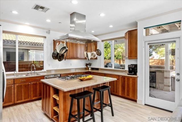 2412 Starlight Gln, Escondido CA: https://media.crmls.org/mediaz/8d37df15-606a-403c-8371-2e91ee38d6c4.jpg