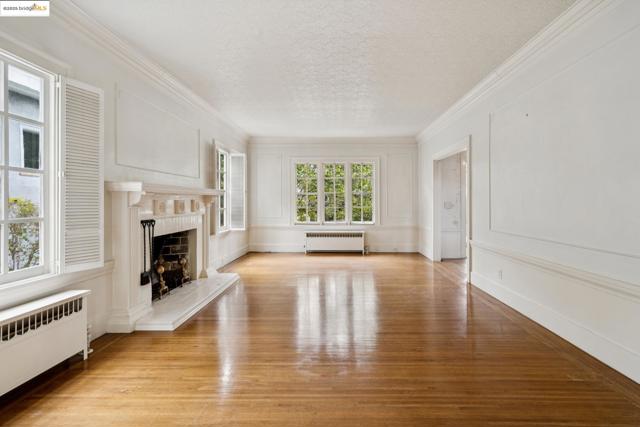 618 Boulevard Way, Piedmont CA: https://media.crmls.org/mediaz/8d37fb8a-8cb5-4516-a703-9ab6b514a5a5.jpg