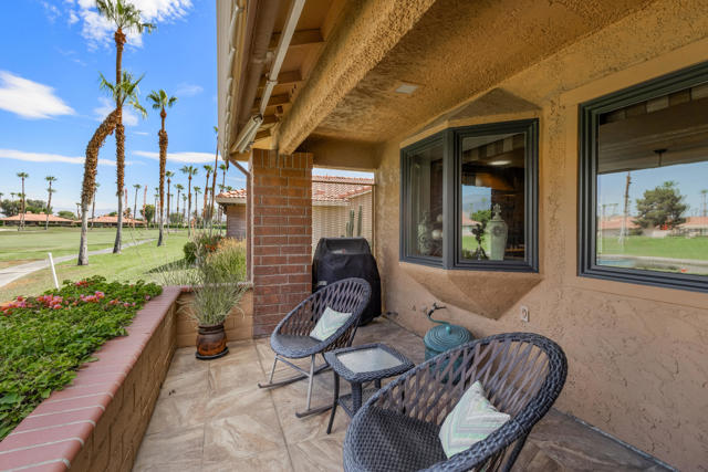 40 Joya Drive, Palm Desert CA: https://media.crmls.org/mediaz/8d381afd-0a6c-46b3-acd9-8bf78a6631fa.jpg