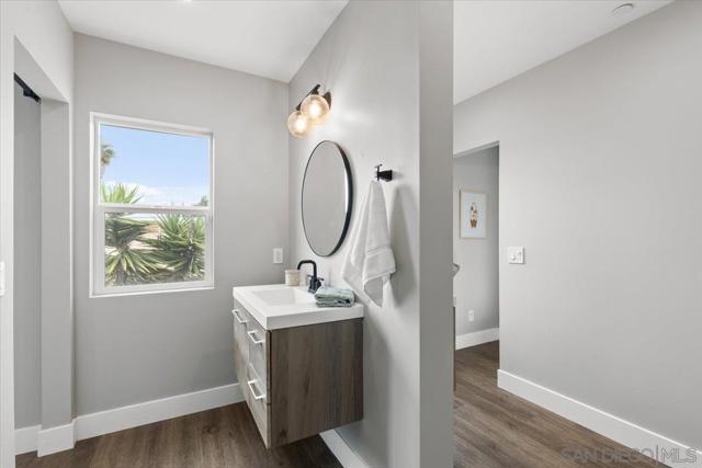 914 10th St, Imperial Beach CA: https://media.crmls.org/mediaz/8d38245b-55fc-44de-be5f-80aa5fa388e5.jpg