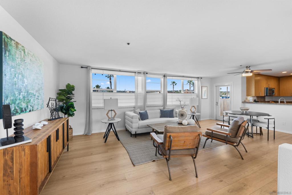 924 Hornblend St - photo 3