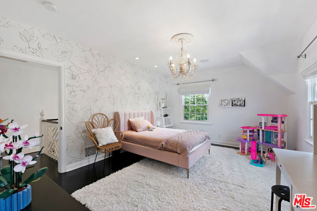 10736 Le Conte Avenue, Los Angeles CA: https://media.crmls.org/mediaz/8d38f110-17f8-4d84-b501-1e339dd83bff.jpg