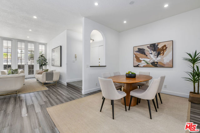 350 S Spalding Drive, Beverly Hills CA: https://media.crmls.org/mediaz/8d38f26e-44a9-4ed8-b506-9a8b30ede4f3.jpg