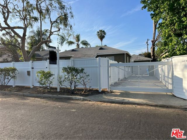 15227 Valleyheart Drive, Sherman Oaks CA: https://media.crmls.org/mediaz/8d39950a-8935-4901-96cb-01a496adba2c.jpg