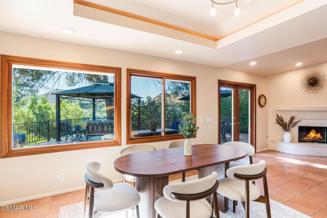 356 Laguna Terrace, Simi Valley CA: https://media.crmls.org/mediaz/8d39e150-b8c7-4033-b94d-c03eeb27281b.jpg