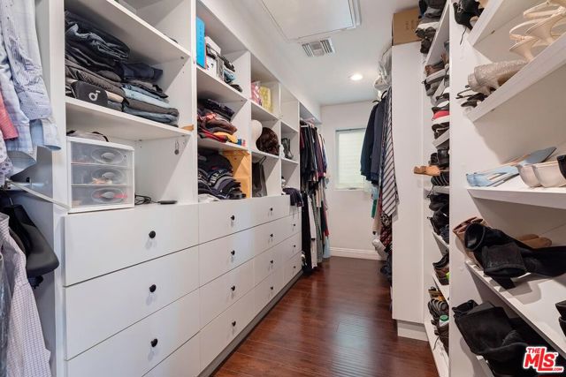 1524 Reeves Street, Los Angeles CA: https://media.crmls.org/mediaz/8d39ea58-f8e3-4647-9651-f3917c8a9a89.jpg