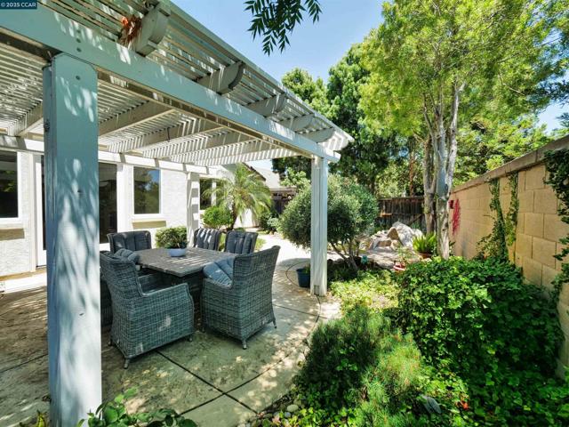 335 Suez Canal Lane, Sacramento CA: https://media.crmls.org/mediaz/8d3a128a-fa8e-4236-a714-37bef012a8c2.jpg